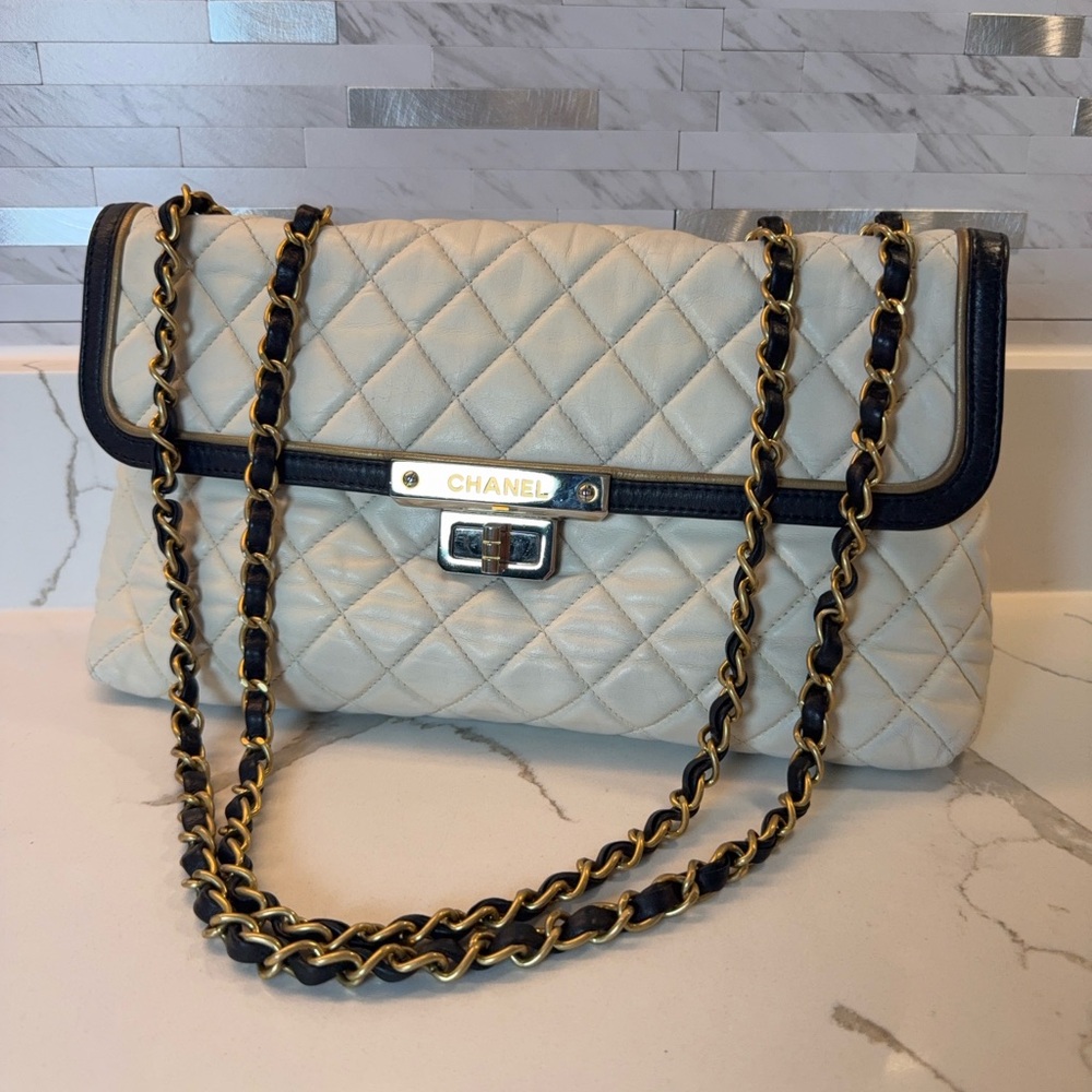 CHANEL Quilted Lambskin White Bag
